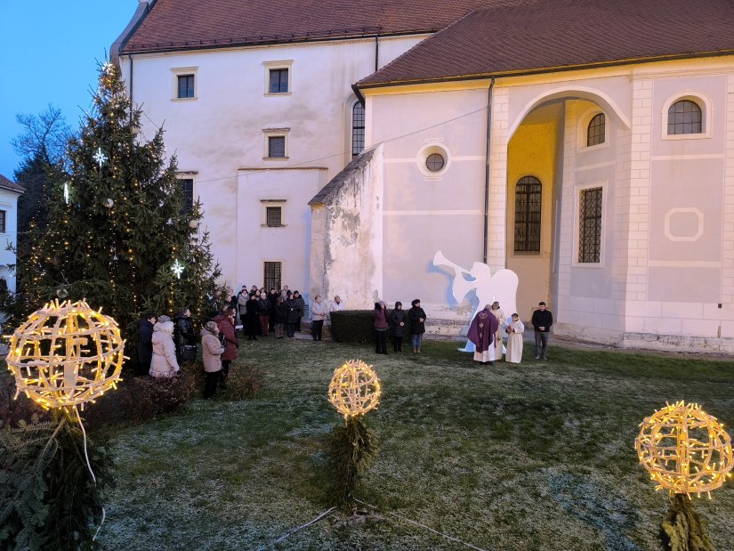 Paljenjem prve adventske svijeće počeo Program obilježavanja Dana grada i Dana župe Lepoglava