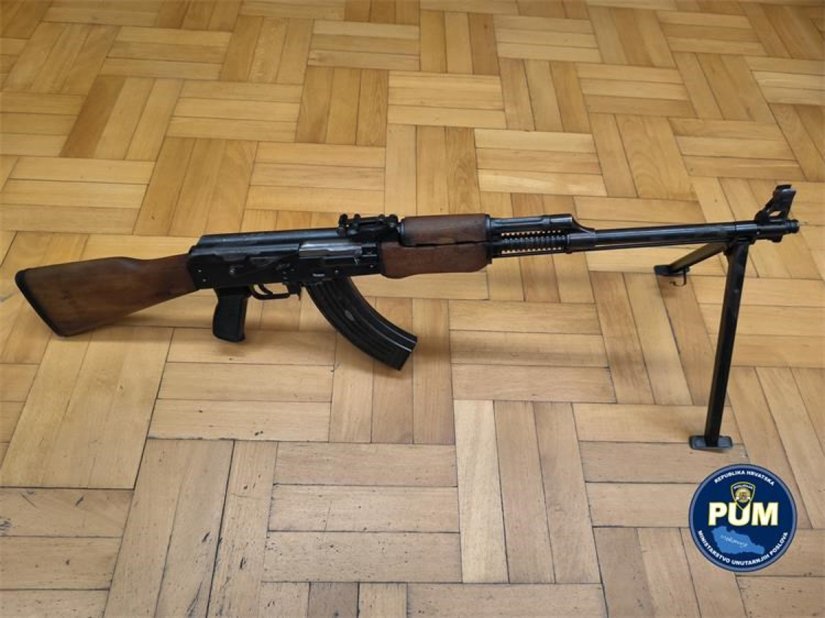 Muškarac (33) nezakonito posjedovao automatsku i poluautomatsku pušku