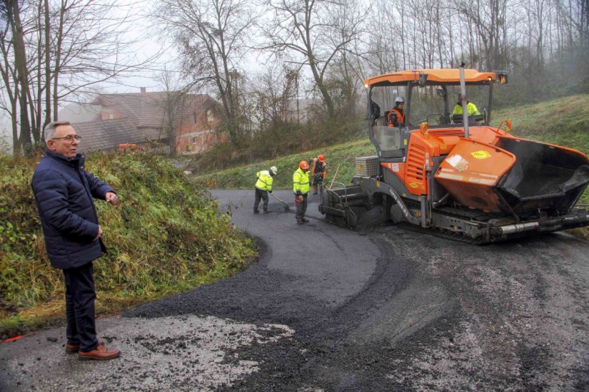 OSEČKA Počelo asfaltiranje 2,7 kilometara gradske ceste kroz Osečku