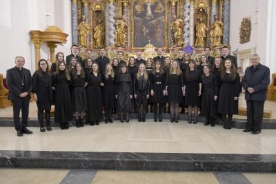Adventsko-božićnim koncertom Zbor mladih Varaždinske biskupije slavi 20 godina postojanja