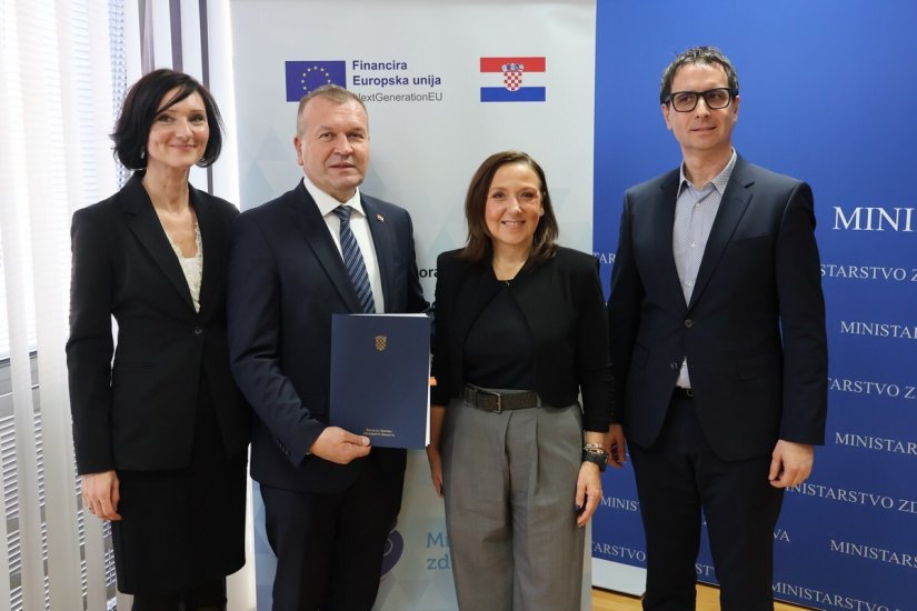 FOTO Potpisan Sporazum o davanju dvaju vozila mobilnih ambulanti na uporabu