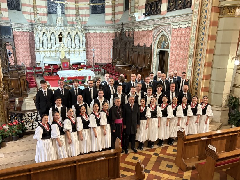 Varaždinski folklorni ansambl i Varaždinski tamburaški orkestar održali božićni koncert u sarajevskoj katedrali