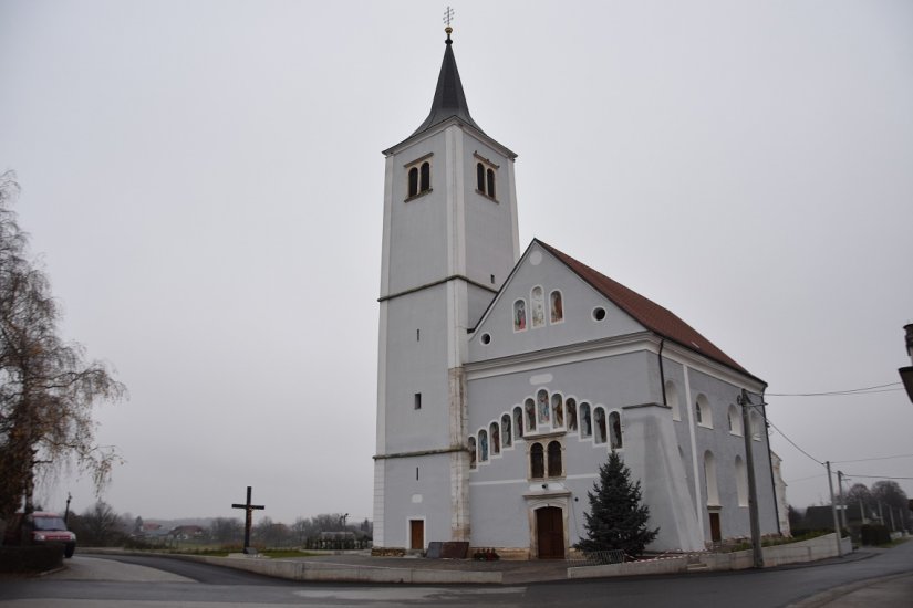 Lovci Lovačkog dru&scaron;tva Cestica donirali ulazna vrata za crkvu u Radovcu