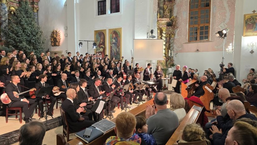 Zbor mladih Varaždinske biskupije uz Varaždinski tambura&scaron;ki orkestar proslavio 20 godina