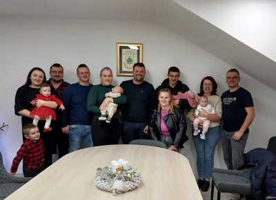 KLENOVNIK Načelnik Pintarić uručio potpore za novorođenčad