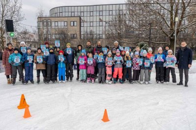 FOTO U sklopu 10. Zimskog sportskog vi&scaron;eboja varaždinski osnovno&scaron;kolci naučili klizati