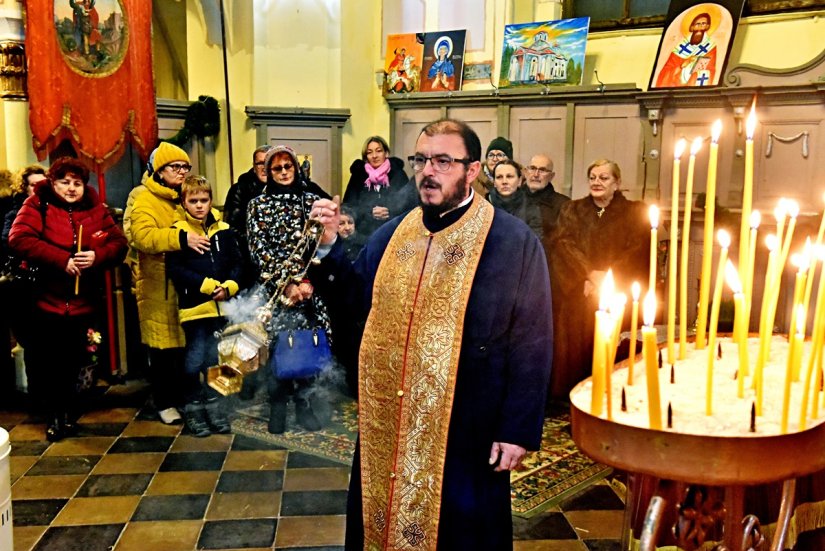 FOTO Na Badnji dan sveta liturgija u Crkvi svetog Đorđa u Varaždinu