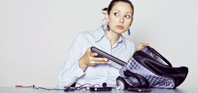 Dok je vlasnica iznosila stvari iz stana, lopov joj iz nezaključanog automobila ukrao laptop, tablet i knjige