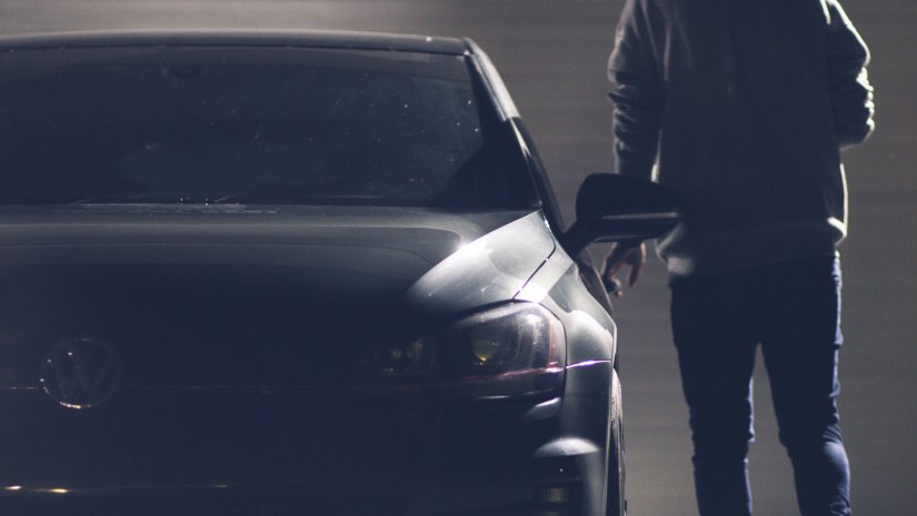 Na parkirali&scaron;tu provalio u vozilo pa iz novčanika ukrao nekoliko stotina eura