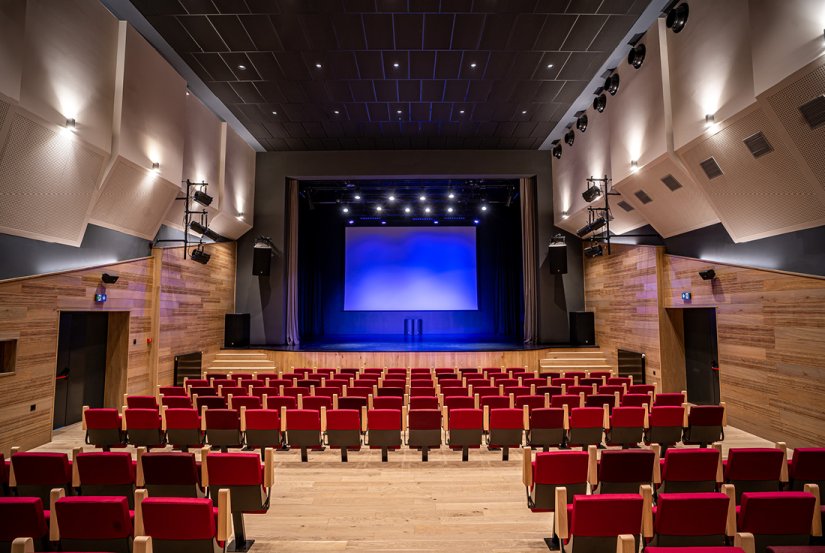 Arhitektonska nagrada za uređenje dvorane trajno u Centru za kulturu i informiranje