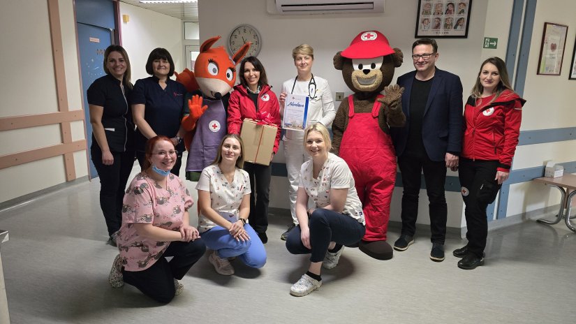 FOTO Gradsko dru&scaron;tvo Crvenog križa Varaždin posjetilo pedijatriju OB Varaždin