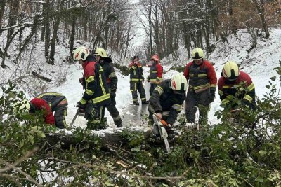 VARAŽDINSKE TOPLICE  Vatrogasci cijeli dan na terenu; brzim intervencijama osigurali prohodnost prometnica