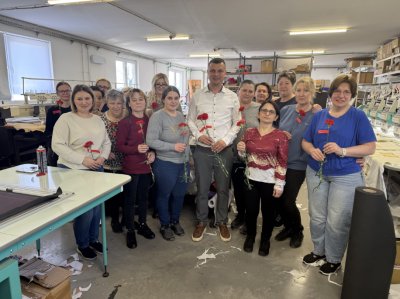 FOTO Obilježen Međunarodni dan žena u općini Petrijanec uz Kerekesh teatar i karanfile