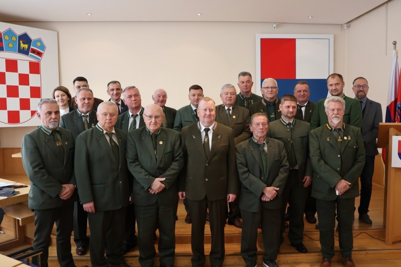 Čak 15 lovačkih dru&scaron;tava sklopilo ugovore o zakupu prava lova na zajedničkim lovi&scaron;tima na 10 godina