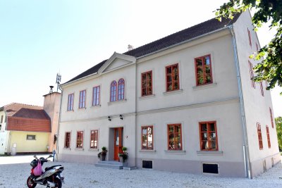 PETRIJANEC Predstava &ldquo;Muka Kristova ili za koga je pravednik razapet&rdquo; u Staroj &scaron;koli