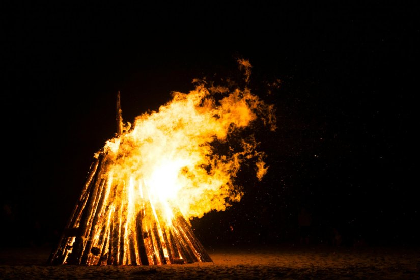 Pučki običaji: Velika subota uz blagoslov ognja i svečanu procesiju