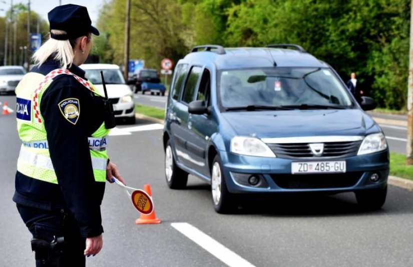Policija u Varaždinu zaustavila mlade vozače s drogom u automobilu