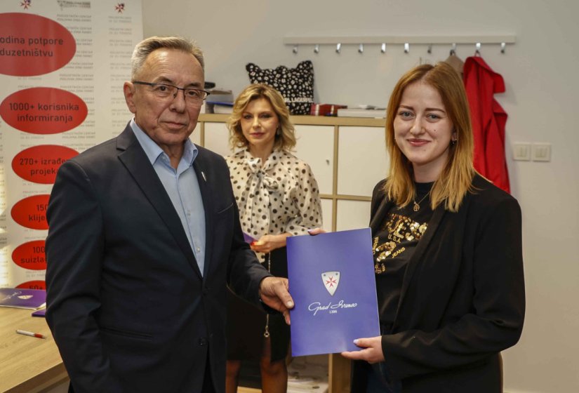 Potpisano 39 novih ugovora o dodjeli bespovratnih sredstava za poticanje stambenog zbrinjavanja i energetsku učinkovitost obiteljskih kuća