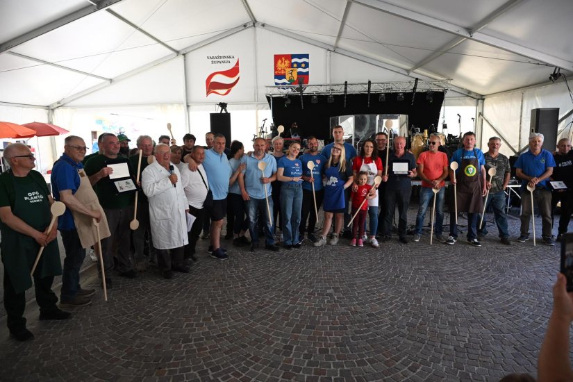 FOTO Održan tradicionalni "Najbolji kotlić", a titulu najboljih odnijeli "&Scaron;umari" iz Jamna