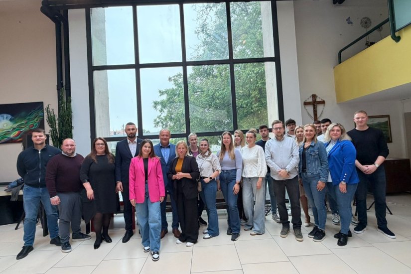 Mladež HDZ-a i Zajednica žena &bdquo;Katarina Zrinski&rdquo; posjetili Dom za starije i nemoćne osobe Varaždin