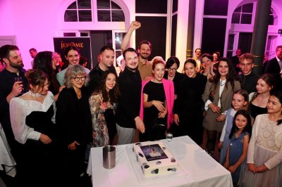 FOTO Na Velikoj sceni varaždinskog Hrvatskog narodnog kazali&scaron;ta sinoć premijerno izvedena predstava Kamen na cesti