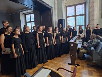 VIDEO Studenti i profesori iz Teksasa pjevaju "Oko jedne hiže" na - kajkavskom!