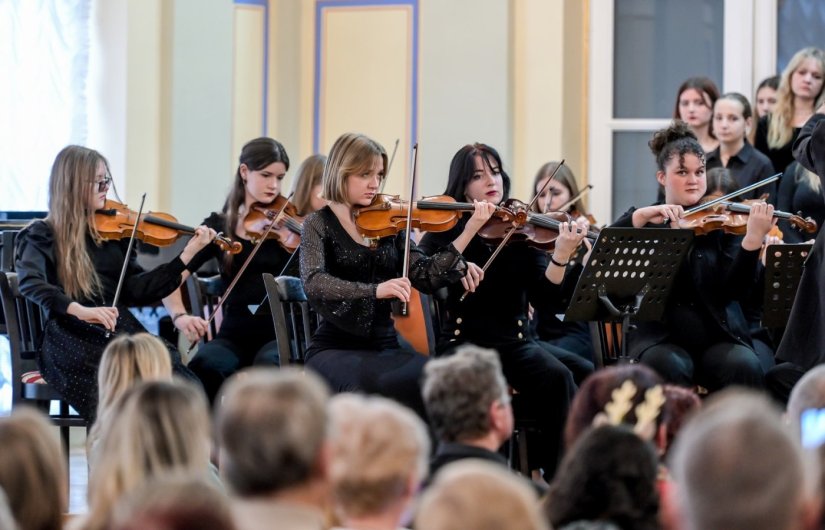 Zborovi, gudački orkestar i solisti Glazbene &scaron;kole u Varaždinu na zavr&scaron;nom koncertu