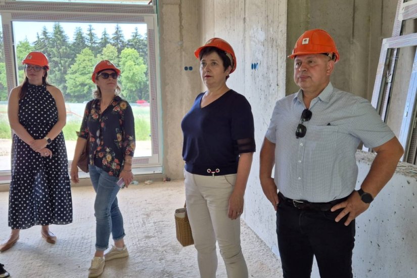 FOTO Gradonačelnica Ratković i vijećnici uvjerili se u dobar napredak radova na novom dječjem vrtiću u sklopu Smart kvarta