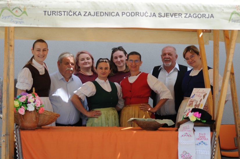 FOTO Kod općinske zgrade održava se treći ovogodi&scaron;nji Plac u Cestici
