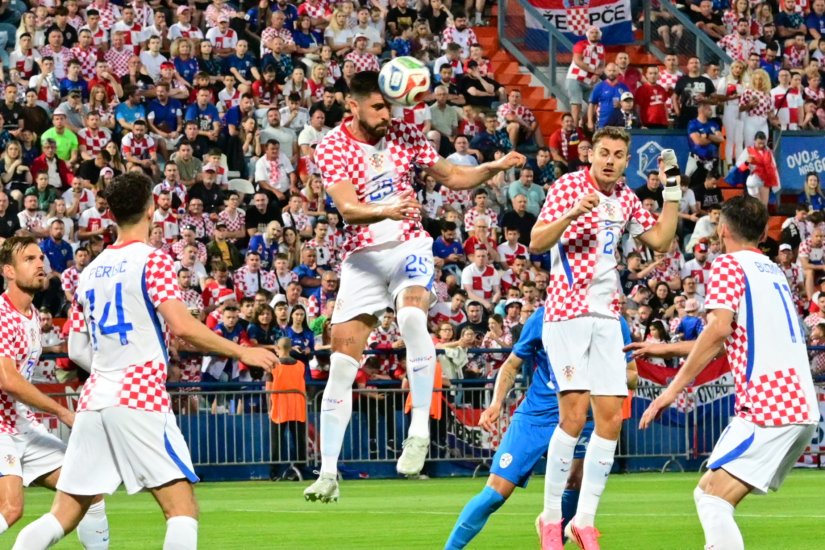 FOTO Hrvatska na rasprodanom varaždinskom stadionu pobijedila Sloveniju u posljednjoj utakmici prije puta na Svjetsko prvenstvo