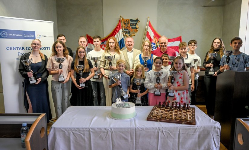 Progla&scaron;eni učenici-prvaci u &scaron;ahu Varaždinske županije, koja ima čak troje državnih prvaka