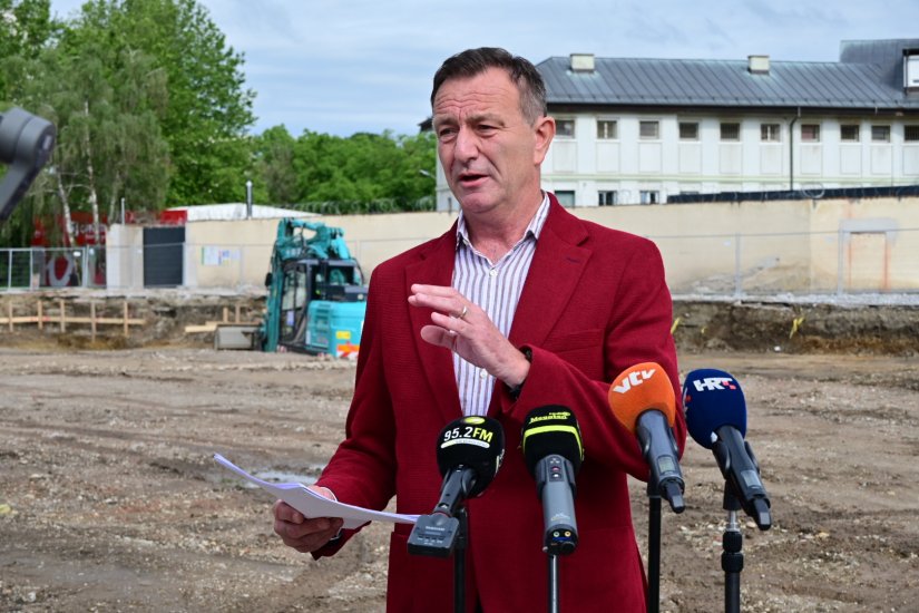 Bosilj: Kakva je to država u kojoj je ministarstvo bespravni graditelj?