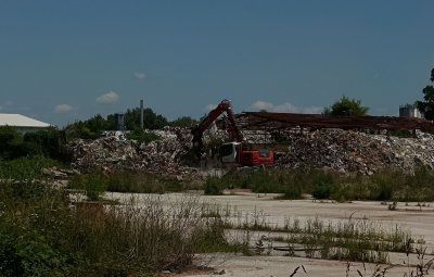 Odvozi se napokon otpad s prostora biv&scaron;eg Mundusa u varaždinskoj Podravskoj