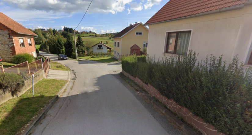 Gurnula auto niz nizbrdicu, zaustavila se u betonskom stupu