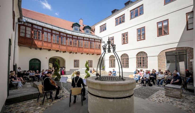 Već tradicionalni "Koncert u mraku", ove će godine biti održan u novom ambijentu &ndash; atriju gradske vijećnice
