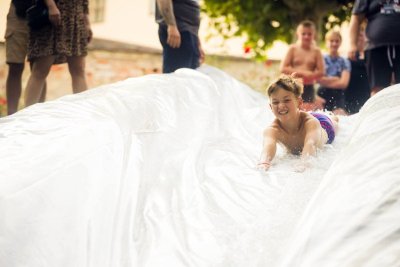 Najluđe osvježenje ljeta stiže na Lovrečevo &ndash; Slip 'N Slide ponovno u Varaždinskim Toplicama!