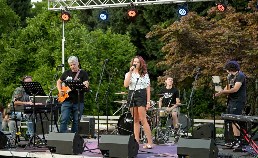 FOTO Odlična svirka polaznika Glazbene klinike na Kazali&scaron;nom trgu