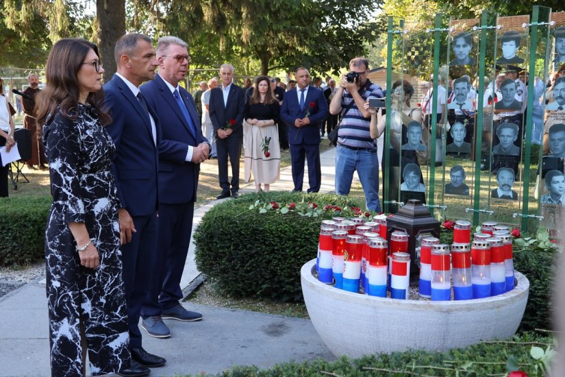 Počast poginulim braniteljima povodom Dana pobjede i domovinske zahvalnosti i Dana hrvatskih branitelja