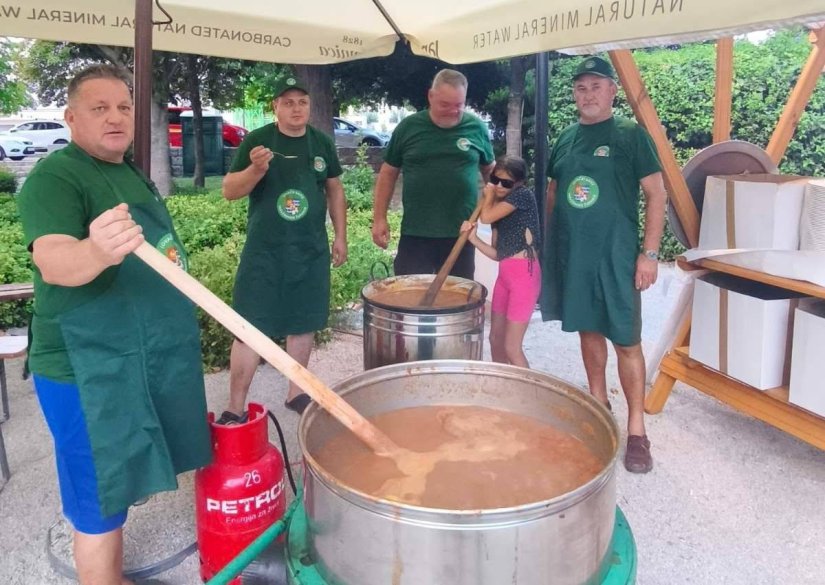Lovci pripremili i podijelili 500 porcija srnećeg gula&scaron;a!