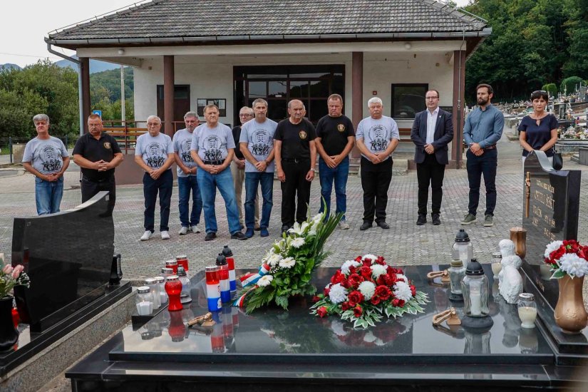 Na groblju Margečan odana počast poginulim braniteljima Draženu &Scaron;e&scaron;etu i Ivici Cecelji