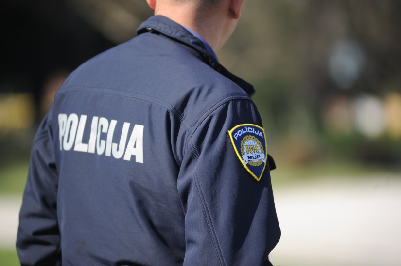 S poluprikolice na parkirali&scaron;tu u Gospodarskoj ulici u Varaždinu ukrao rezervni pneumatik