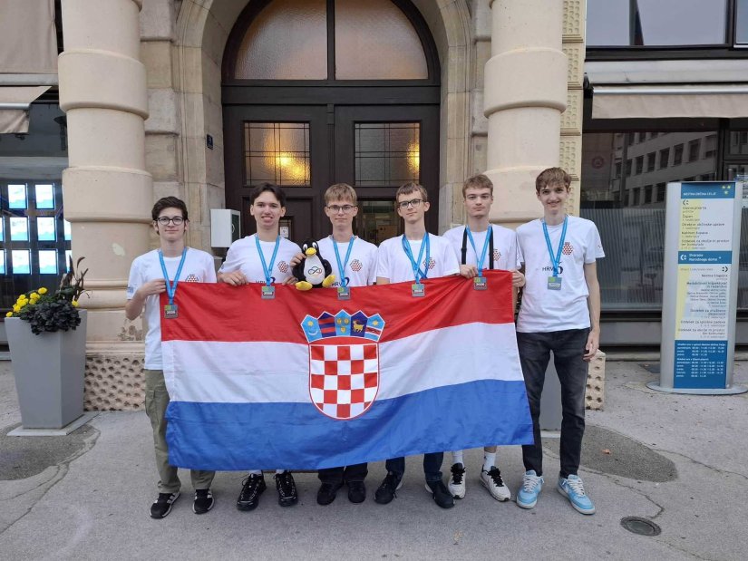 Matej Križanić iz Prve gimnazije osvojio srebro na Srednjoeuropskoj matematičkoj olimpijadi