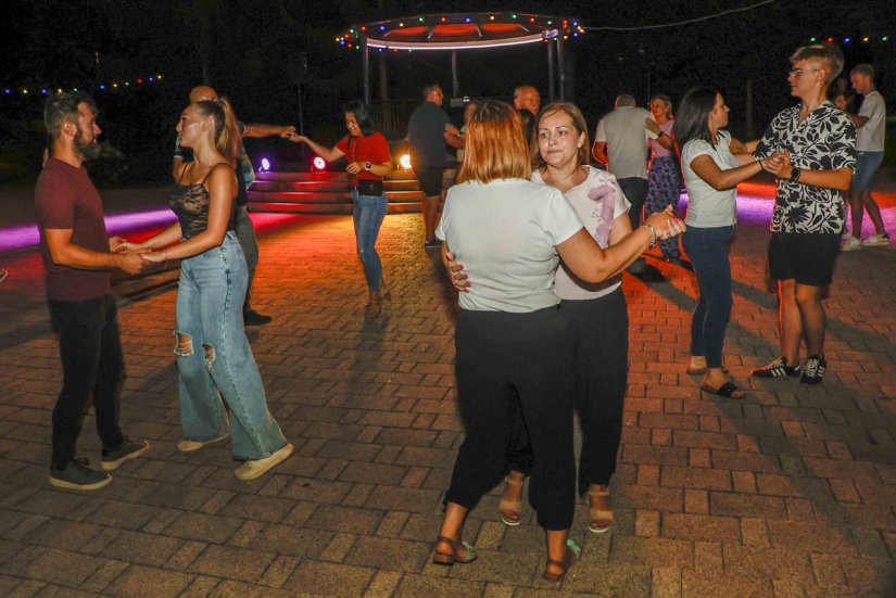 IVANEC Pridružite se plesnoj večeri u gradskom parku