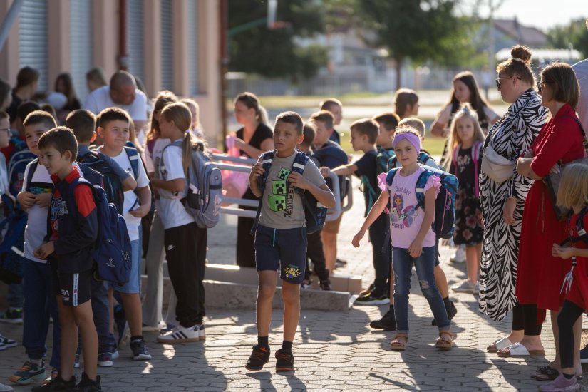 POZITIVAN TREND U zadnjih pet godina sve vi&scaron;e prva&scaron;ića u &scaron;kolskim klupama!