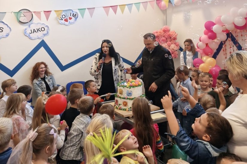 FOTO Dječji vrtić Novi Marof proslavio 54. rođendan uz pjesmu, ples i veliku rođendansku tortu