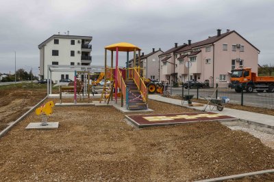 IVANEČKO NASELJE Napreduju radovi na novom dječjem igrali&scaron;tu; stižu i sprave vrijedne 7.000 eura