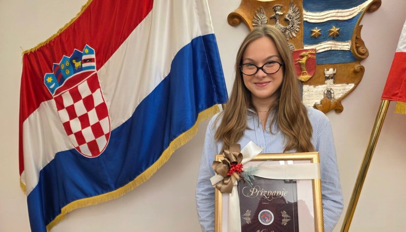 Župan uručio priznanje najboljoj maturantici: Mila Maretić znanjem i uspjesima pomiče granice izvrsnosti