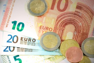 Prosječna neto plaća za kolovoz 1.543 eura, veća 2,4 posto nego lani