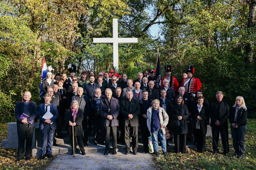 FOTO Za žrtve grobi&scaron;ta Dravska &scaron;uma Varaždin molitvu predvodio biskup Mrzljak