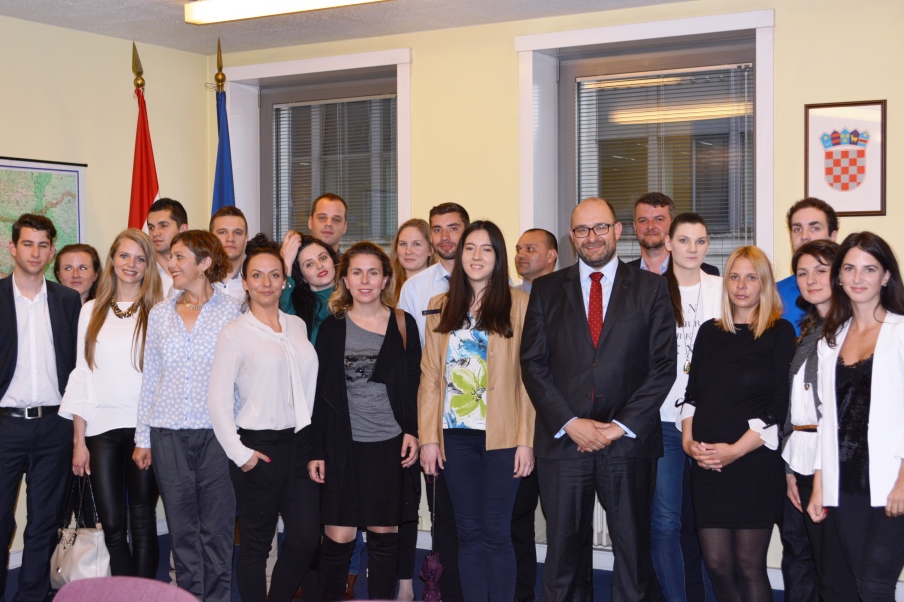 Hrvatski veleposlanik pri EU Mato Škrabalo upoznao je studente kako funkcionira Europsko vijeće te kako se brane hrvatski interesi u Bruxellesu